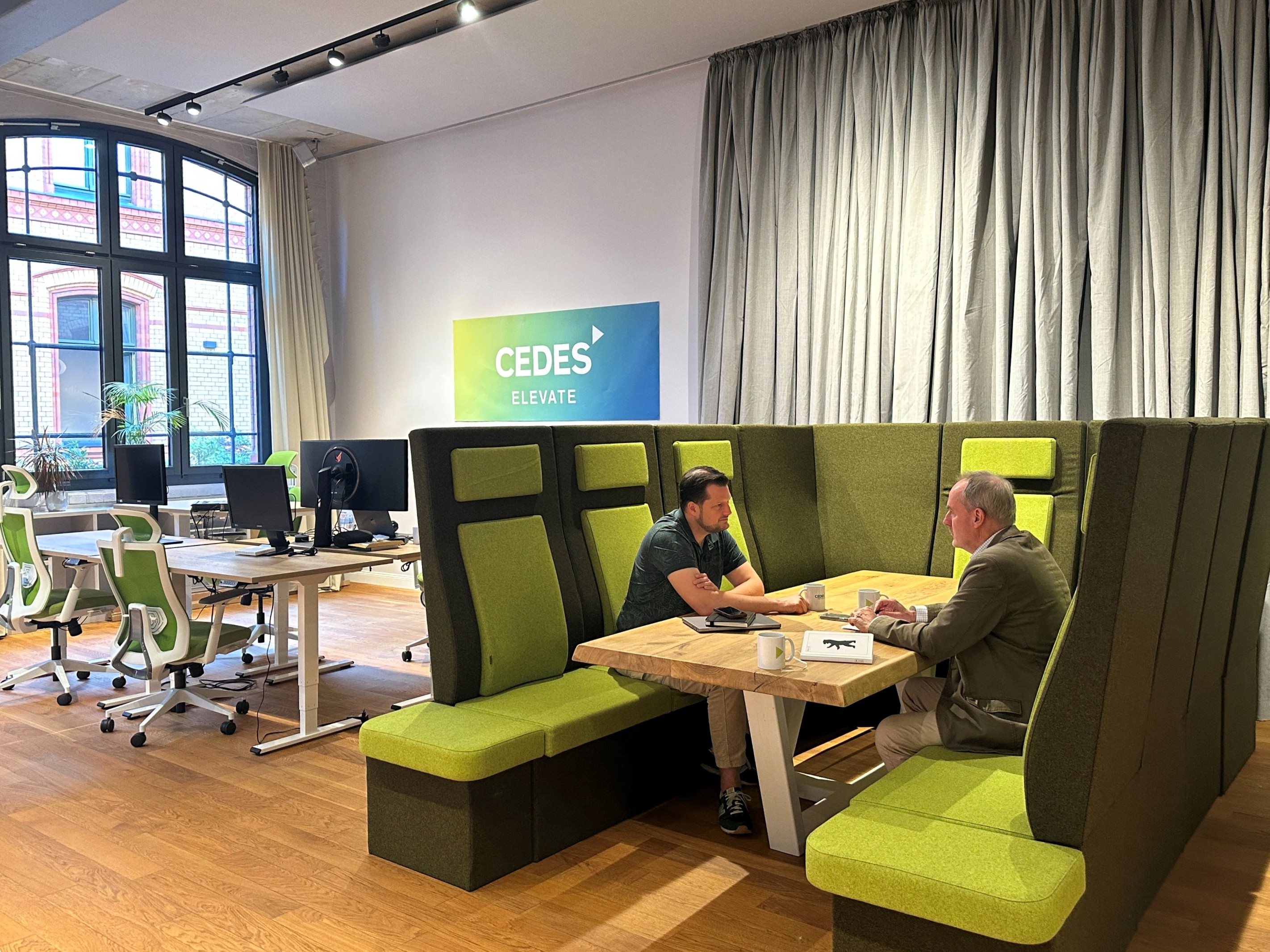 Daan Smans im Interview mit BERLINboxx-Chefredakteur Eberhard Vogt im Berliner CEDES-Büro | BERLINboxx